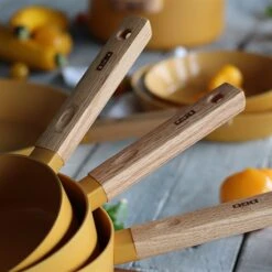 Casserole Ector Induction Aluminium Revêtu Manche En Bois 18 Cm Jaune -Magasin D'Articles De Cuisine 108003 3 1 Casserole Ector induction aluminium revetu manche en bois 18 cm jaune Ogo