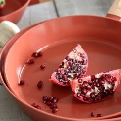 Poêle Ector Induction Aluminium Revêtu Manche En Bois 28 Cm Rouge -Magasin D'Articles De Cuisine 108014 2 2 Poele Ector induction aluminium revetu manche en bois 28 cm rouge Ogo