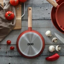 Poêle Ector Induction Aluminium Revêtu Manche En Bois 28 Cm Rouge -Magasin D'Articles De Cuisine 108014 3 2 Poele Ector induction aluminium revetu manche en bois 28 cm rouge Ogo