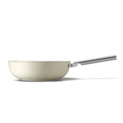 Smeg Wok Aluminium Antiadhésif 30 Cm Crème Mat -Magasin D'Articles De Cuisine 116001 1 2 Wok aluminium antiadhesif 30 cm creme mat Smeg