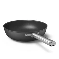 Smeg Wok Aluminium Antiadhésif 30 Cm Noir Mat -Magasin D'Articles De Cuisine 133005 2 4 Wok aluminium antiadhesif 30 cm noir mat Smeg