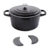 Lot Cocotte Légère Ronde En Fonte D'aluminium 20 Cm Coloris Noir Et Deux Maniques Silicone -Magasin D'Articles De Cuisine 209010 0 2 Lot cocotte legere ronde en fonte d aluminium 20 cm coloris noir et deux maniques silicone Mathon