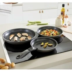 Batterie Poêles Anti-adhérentes Effet Pierre Manche Amovible Et 2 éponges Végétales -Magasin D'Articles De Cuisine 209048 3 3 Batterie poeles anti adherentes Effet Pierre manche amovible et 2 eponges vegetales Mathon