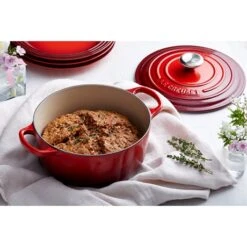 Le Creuset Cocotte Fonte Rond 26 Cm Cerise 10 Le Creuset Cocotte Fonte Rond 26 Cm Cerise -Magasin D'Articles De Cuisine 213184 3 3 Cocotte fonte rond 26 cm cerise Le Creuset