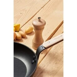 De Buyer Poêle 28 Cm Choc B Bois -Magasin D'Articles De Cuisine 281005 2 1 Poele 28 cm choc B Bois De Buyer