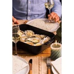 Peugeot Plat à Four Céramique Appolia Rectangulaire Noir Mat 36 Cm -Magasin D'Articles De Cuisine 301367 1 2 Plat a four ceramique Appolia rectangulaire noir mat 36 cm Peugeot