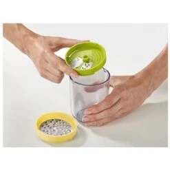 Joseph Joseph Coupe Légumes Spirale 3 En 1 Spiro -Magasin D'Articles De Cuisine 400108 2 1 Coupe legumes spirale 3 en 1 Spiro Joseph Joseph