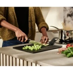 Joseph Joseph Planche à Découper Pliable Chop2pot Plus Noire -Magasin D'Articles De Cuisine 450021 3 1 Planche a decouper pliable Chop2pot Plus noire Joseph Joseph