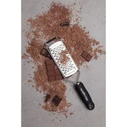 Microplane Râpe à Fromage Double Tranchant Gourmet Noir -Magasin D'Articles De Cuisine 478013 2 1 Rape a fromage double tranchant Gourmet noir Microplane