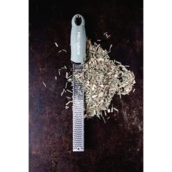 Microplane Zesteur Premium Classic Râpe Vert Sauge -Magasin D'Articles De Cuisine 478030 2 1 Zesteur Premium Classic rape vert sauge Microplane