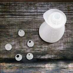 Flacon Souple Verseur En Silicone Avec 5 Douilles -Magasin D'Articles De Cuisine 51055 4 6 Flacon souple verseur en silicone avec 5 douilles Mathon