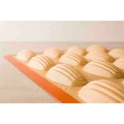 Plaque De 16 Empreintes Madeleines -Magasin D'Articles De Cuisine 512149 3 3 Plaque de 16 empreintes madeleines Silpat