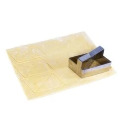 Découpoir à Croissant Petit Modèle 10cm 8 Découpoir à Croissant Petit Modèle 10cm -Magasin D'Articles De Cuisine 573104 2 2 Decoupoir a croissant petit modele 10cm Gobel