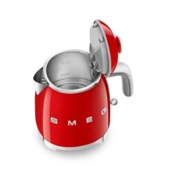 Smeg Mini Bouilloire 0,8 L 1400 W KLF05RDEU Rouge -Magasin D'Articles De Cuisine 702029 3 2 Mini bouilloire 0 8 L 1400 W KLF05RDEU rouge Smeg