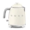 Smeg Mini Bouilloire 0,8 L 1400 W KLF05CREU Crème 2 Smeg Mini Bouilloire 0,8 L 1400 W KLF05CREU Crème -Magasin D'Articles De Cuisine 702032 0 1 Mini bouilloire 0 8 L 1400 W KLF05CREU creme Smeg