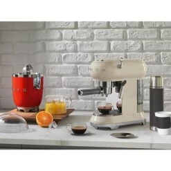 Smeg Machine à Café Expresso Crème 1 L 1350 W ECF01CREU -Magasin D'Articles De Cuisine 70288 4 3 Machine a cafe expresso creme 1 L 1350 W ECF01CREU Smeg