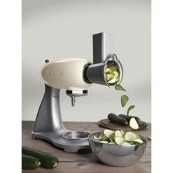 Smeg Tranchoir Et Râpe à Cylindres SMSG01 Pour Robot Sur Socle -Magasin D'Articles De Cuisine 720058 3 1 Tranchoir et rape a cylindres SMSG01 pour robot sur socle Smeg