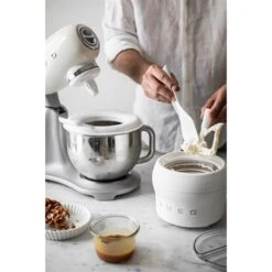 Smeg Sorbetière SMIC01 Pour Robot Sur Socle -Magasin D'Articles De Cuisine 720059 2 1 Sorbetiere SMIC01 pour robot sur socle Smeg