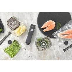 Caso Pompe De Mise Sous Vide électrique Vacu One Touch Eco-Set Avec Accessoires -Magasin D'Articles De Cuisine 760363 3 1 Pompe de mise sous vide electrique Vacu One Touch Eco Set avec accessoires Caso