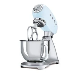 Smeg Robot Sur Socle Bleu Azur 800 W SMF02PBEU -Magasin D'Articles De Cuisine 761040 2 1 Robot sur socle Bleu azur 800 W SMF02PBEU Smeg
